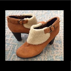 Naturalizer Booties - So Comfy!
